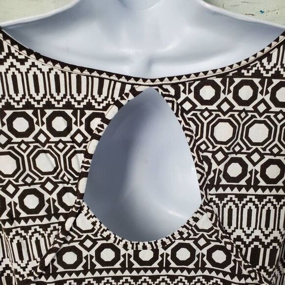 Cato Woman Brown & White Sleeveless Top Keyhole Back Geometric Print Size 26/28W - Picture 4 of 8